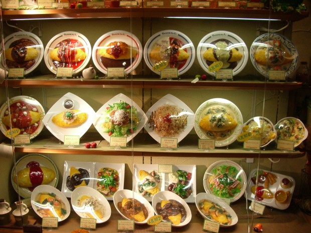 Models of various omurice dishes. (Wikipedia)