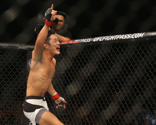 Kim Dong-hyun celebrates his first-round TKO victory over Dominic Waters during the UFC Fight Night Seoul at the Olympic Gymnastics Arena in southern Seoul, Saturday. (Yonhap)