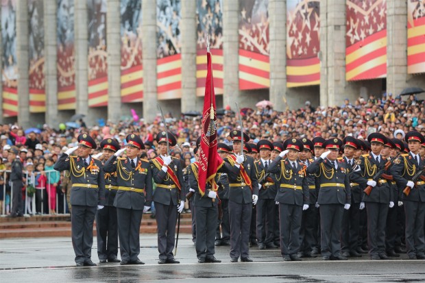 Kyrgyzstan's soldiers take part in the military parade marking the 70th anniversary of the victory in the Great Patriotic War, at Ala Too Square in Bishkek, Kyrgyzstan. (Xinhua/Roman) (zjy)