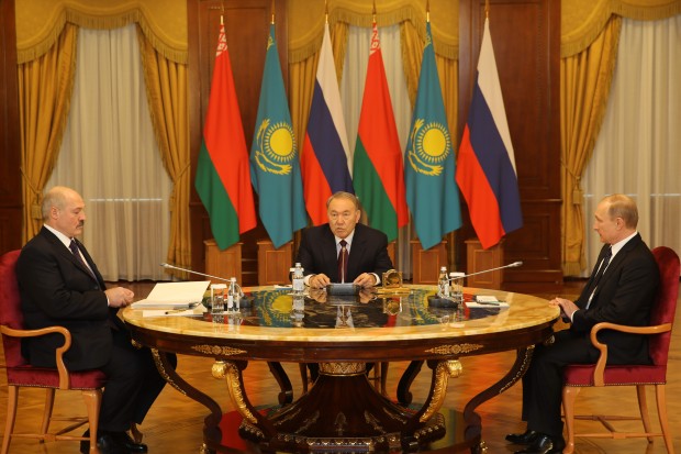 ASTANA, March 20, 2015 (Xinhua) -- Russian President Putin (R), his Belarussian counterpart Lukashenko (L) and Kazakhstan counterpart Nursultan Nazarbayev attend a meeting in Astana, March 20, 2015. (Xinhua/Miao Zhuang)