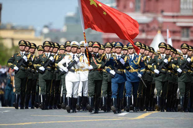 MOSCOW, May 09, 2015 (Xinhua) -- The guard of honor of the three services of the Chinese People's Liberation Army (PLA) take part in the military parade marking the 70th anniversary of the victory in the Great Patriotic War, in Moscow, Russia, May 9, 2015. (Xinhua/Jia Yuchen) (wf)