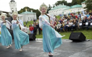 Dancers dressed in Russian national costumes, perform at a concert during celebrations marking the Day of the City in a park in Moscow, Russia, on Saturday, Sept. 10, 2016. Moscow's official history marks 869th anniversary today. (AP Photo/Ivan Sekretarev)