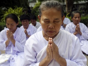 Thais pray for Thailand's King Bhumibol Adulyadej at Siriraj Hospital where the king is being treated in Bangkok, Thailand, Thursday, Oct. 13, 2016. The royal palace said in a statement late Wednesday that the 88-year-old king's blood pressure had dropped, his liver and kidneys were not working properly and he remained on a ventilator. (AP Photo/Sakchai Lalit)