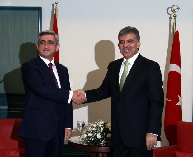 BURSA, Oct. 14, 2009 (Xinhua) -- Turkish President Abdullah Gul (R) shakes hands with the visiting Armenian President Serzh Sargsyan in western Turkish city of Bursa Oct. 14, 2009. Serzh Sargsyan arrived in Bursa Wednesday to attend a Turkey-Armenia World Cup qualifier as part of the two countries' move to normalize ties after nearly a century of rift. (Xinhua/Anadolu News Agency) (gxr)