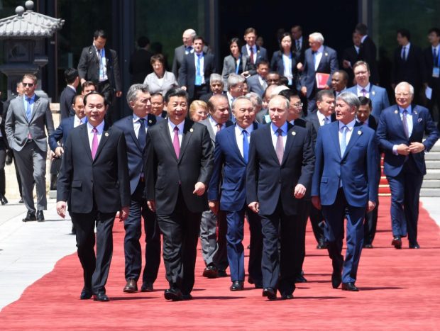 The Round table Summit of BRF was held on Monday, May 15 in Yanqi Lake International Conference Center. The picture above shows Chinese President Xi Jinping and leaders form numerous countries and international organizations as they walk out of the conference center at the end of the first phase of the summit. 