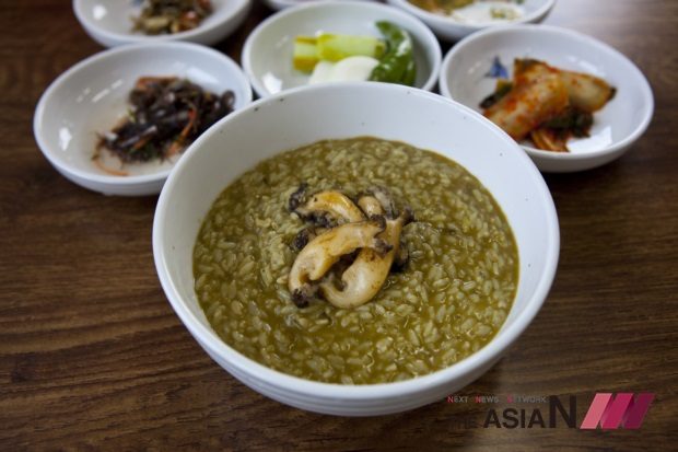 Abalone porridge (Photo : Jeju Tourism Organization)