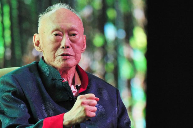 (150317) -- SINGAPORE, March 17, 2015 (Xinhua) -- File photo taken on March 20, 2013 shows Singapore's former Prime Minister Lee Kuan Yew speaking at the Standard Chartered Singapore Forum in Singapore. Lee Kuan Yew's condition has "worsened due to an infection" and he is on antibiotics, according to a statement by Singapore's Prime Minister's Office (PMO) on Tuesday, March 17, 2015. (Xinhua/Then Chih Wey)