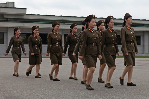 north_korea_-_army_and_women_soldiers_5015260495