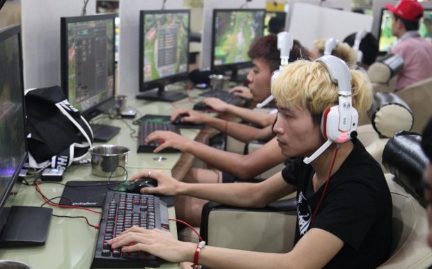 Players compete with each other in Electronic Sports in south China’s Anhui Province. Photo: Yanghua, People’s Daily online 