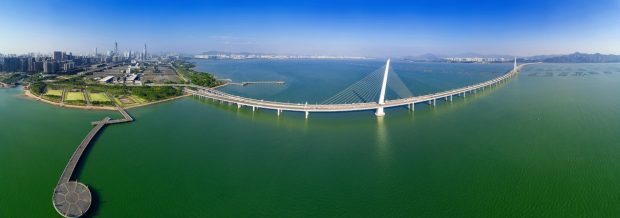 Overview of Shen Zhen Bay bridge, connecting Shen Zhen to Hong Kong