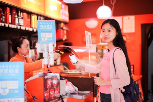Chen Siying, a visually impaired girl in Shanghai, finds it convenient using Alipay