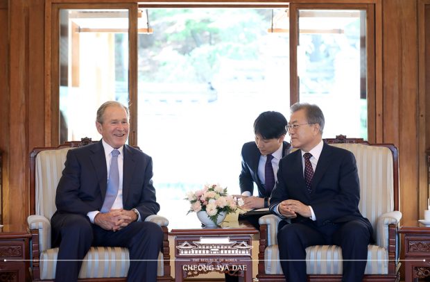 The President of Korea, Moon Jae-in talks with the former President of the United States, George W. Bush. 