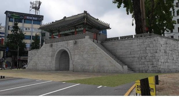 This photo, provided by the Seoul Museum of History, on Aug. 20, 2019, shows the restored image of Donuimun, one of the four main old gates in Seoul, with augmented reality (AR) technology. (Yonhap)