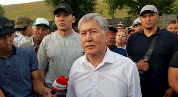 Former President Almazbek Atambayev being arrested (Khabar)