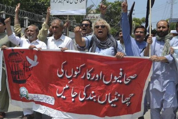 Journalists in Karachi stage demo against censorship and other repressive policies of government (File Photo)