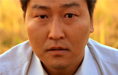 This movie scene showing Song Kang-ho from "Memories of Murder" was provided by CJ Entertainment (Yonhap) 