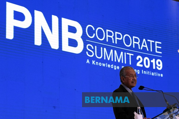 Dr Mahathir addressing the PNB Corporate Summit (Bernama)