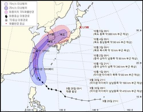 This image provided by the Korea Meteorological Administration shows the predicted course of Typhoon Mitag (Yonhap)