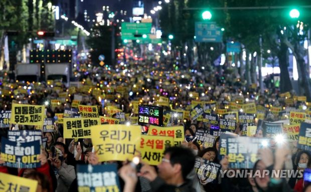 Supporters of President Moon Jae-in's prosecution reform plan stage a candlelight vigil in southern Seoul on Oct. 19, 2019. (Yonhap)