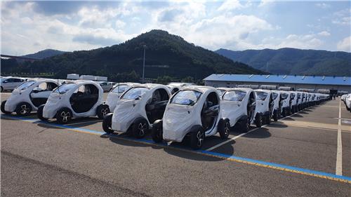 This photo taken on Oct. 22, 2019, and provided by Renault Samsung Motors shows Twizy ultra-compact electric cars lined up at a port before being shipped to Europe. (Yonhap)