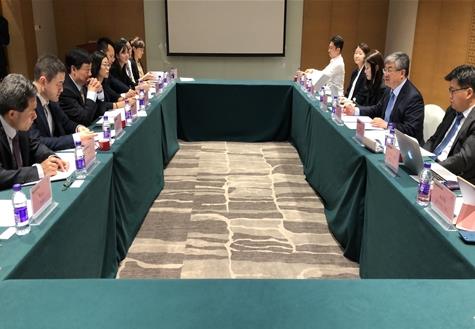 Government officials of South Korea and China meet for a joint committee on climate change in Haikou in the southern island province of Hainan, China, in this photo provided by Seoul's foreign ministry on Nov. 1, 2019. (Yonhap)