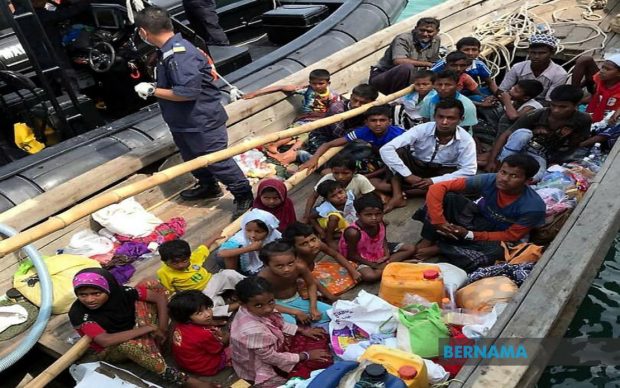 Malaysian authorities not to allow a boat carrying ethnic Rohingyas to enter the country’s waters 