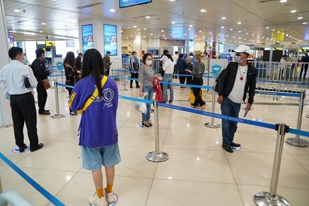 Passengers at the Noi Bai international airport (Photo: VNA)