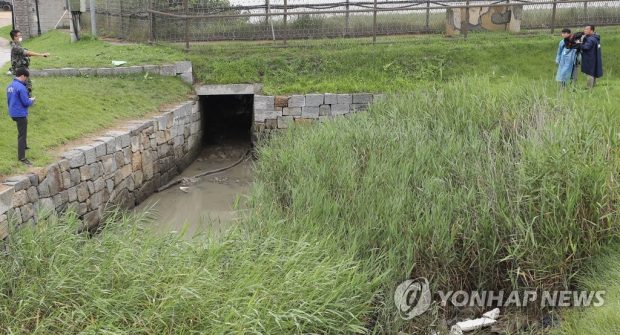 A drain that runs under barbed wire fences in the northern part of Ganghwa Island, west of Seoul, may have been used by a North Korean defector to return home (Yonhap) 