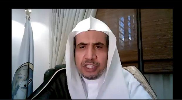Dr Al Issa addressing the forum (Kabar)