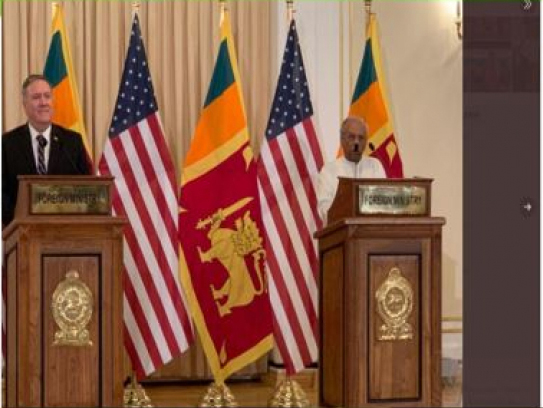 Pompeo with Sri Lanka's Foreign Minister Dinesh Gunawardena in Colombo (News.lk)