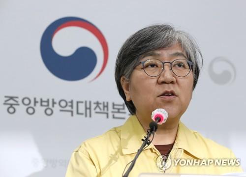 Jeong Eun-kyeong, head of the Korea Disease Control and Prevention Agency, gives a briefing on a daily new COVID-19 infection tally at the agency in the central city of Cheongju on Nov. 23, 2020. (Yonhap) 