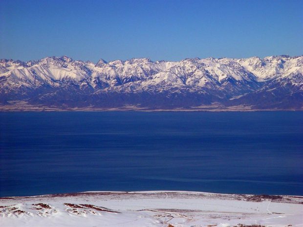 Issyk-Kul Lake in Winter (Photo: funart.pro)