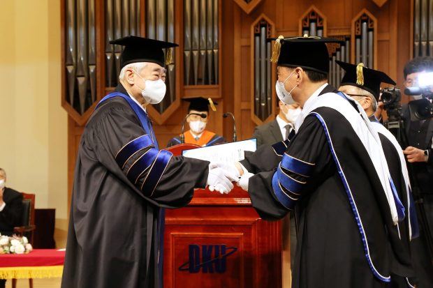 World Taekwondo President Chungwon Choue received an honorary doctorate 