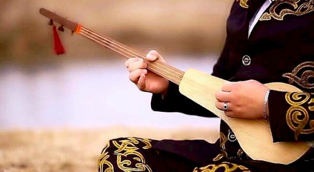 Playing the komuz is more than a passion. It is a way of life in Kyrgyzstan (Kabar)