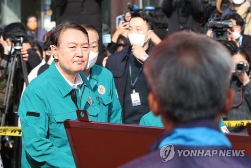 President Yoon Suk-yeol visits the site of the deadly stampede in Itaewon