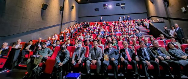 Group commemorative photo. On this day, the audience who filled the event hall congratulated actor Park Hae-il, the protagonist of the AJA Award 2022, and AsiaN, which celebrated its 11th anniversary.
