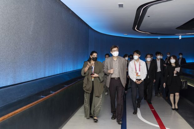3. Park Hyung-joon(second from the left), Mayor of Busan Metropolitan City, is inspecting the Dubai Expo 
