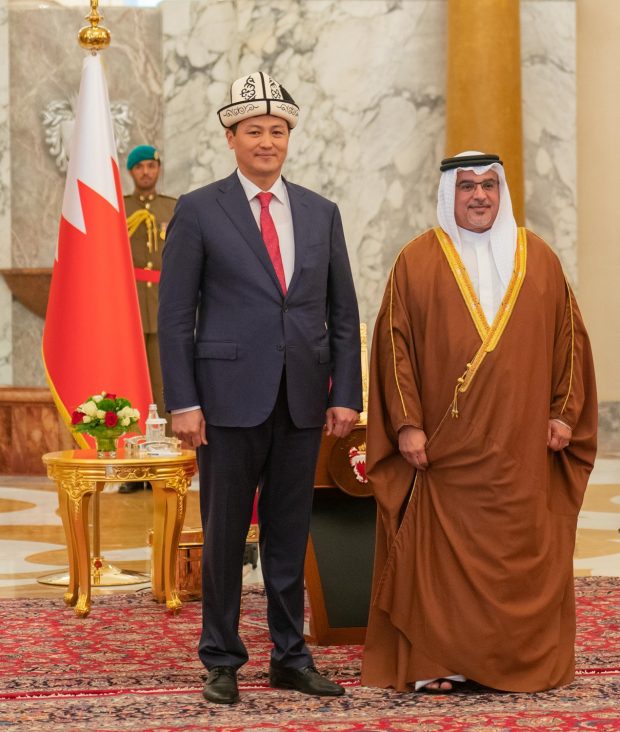 Crown Prince Salman welcoming Maripov as Kyrgyzstan's Ambassador to Bahrain (BNA)