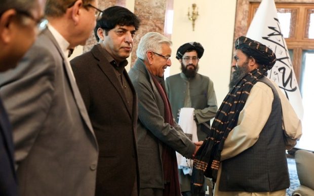 Pakistan delegation being received by Taliban leader 