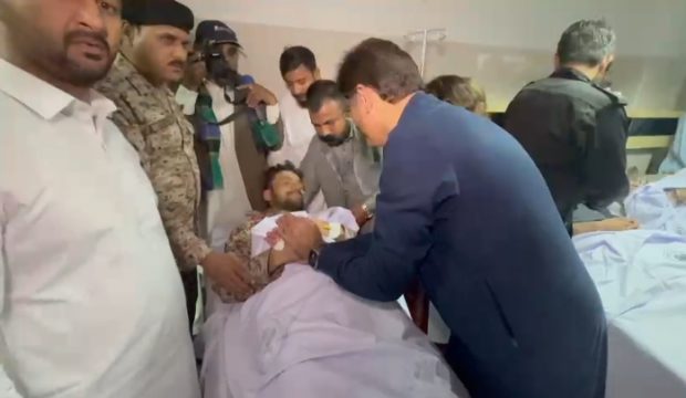 Sindh Chief Minister Murad Shah inquiring health of an injured personnel.