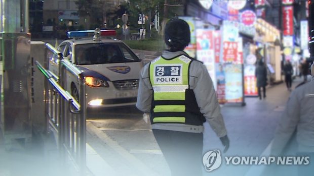 A Korean police officer on duty (Yonhap)