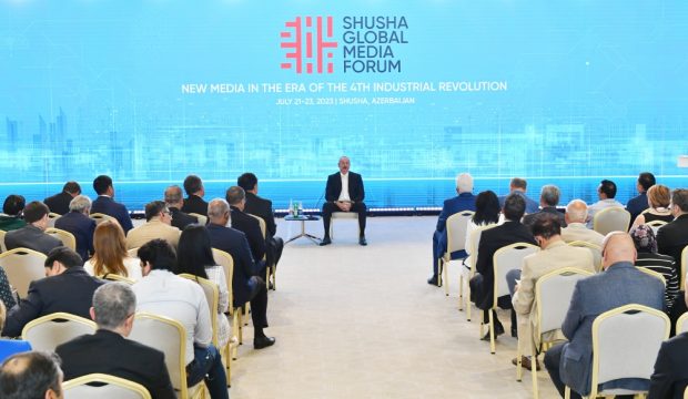 President Heydar Aliyev addressing the forum (Azernews)