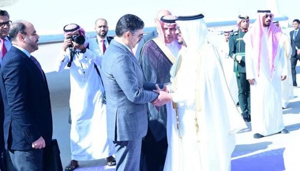 PM Kakar being received by Riyadh Deputy Governor at King Khalid International Airport on November 10, 2023. Photo Courtesy APP