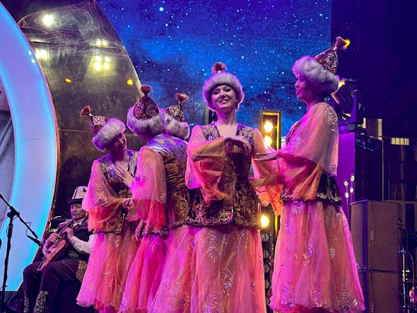 Kyrgyz troupe performing in Qatar (Kabar)